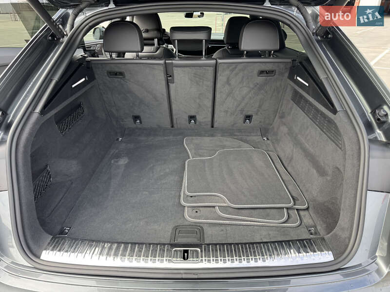 Позашляховик / Кросовер Audi Q8 2021 в Києві