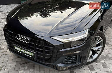 Позашляховик / Кросовер Audi Q8 2021 в 