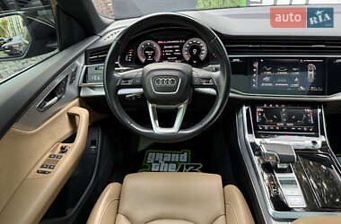 Позашляховик / Кросовер Audi Q8 2021 в 