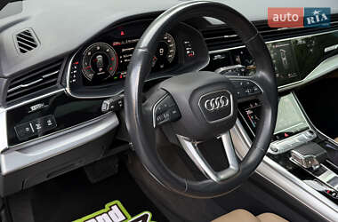 Позашляховик / Кросовер Audi Q8 2021 в 