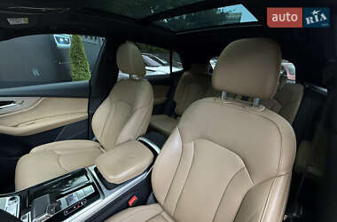 Позашляховик / Кросовер Audi Q8 2021 в 