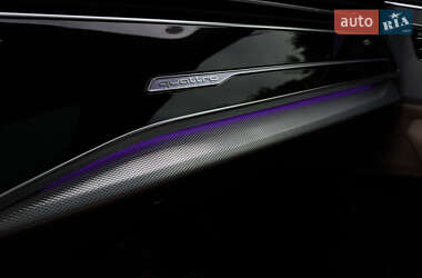 Позашляховик / Кросовер Audi Q8 2021 в 