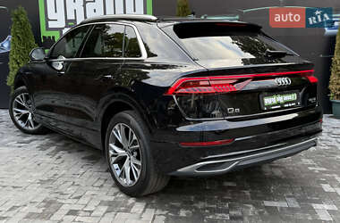 Позашляховик / Кросовер Audi Q8 2021 в 