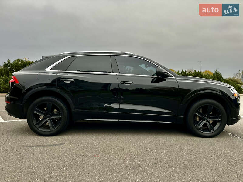 Позашляховик / Кросовер Audi Q8 2018 в Києві