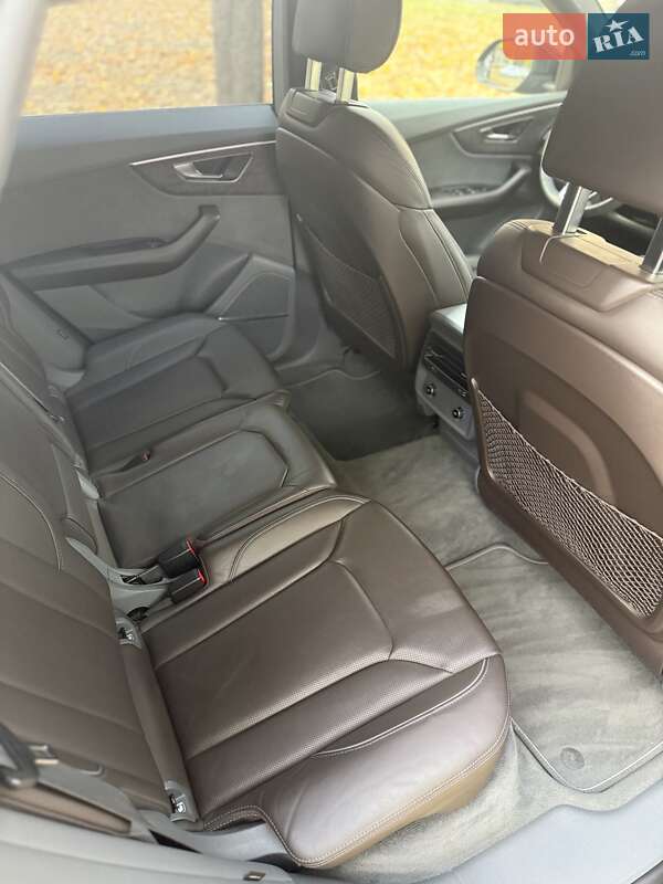 Позашляховик / Кросовер Audi Q8 2019 в Дніпрі