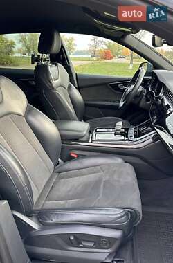 Позашляховик / Кросовер Audi Q8 2021 в  фото 13 Позашляховик / Кросовер Audi Q8 2021 в