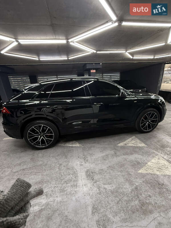 Позашляховик / Кросовер Audi Q8 2023 в Чернігові