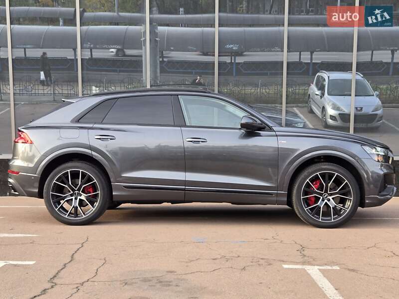 Внедорожник / Кроссовер Audi Q8 2020 в Киеве