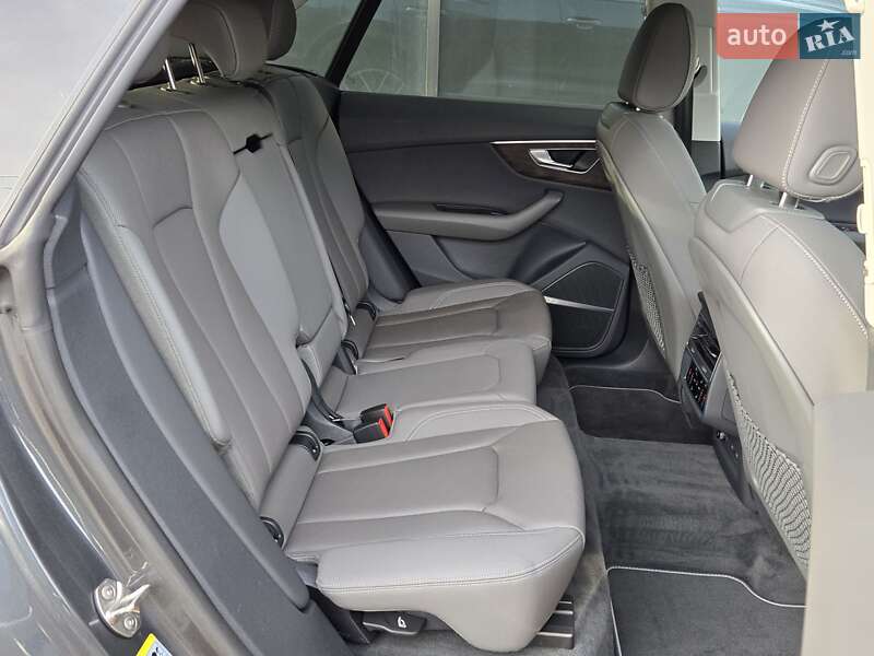 Внедорожник / Кроссовер Audi Q8 2020 в Киеве