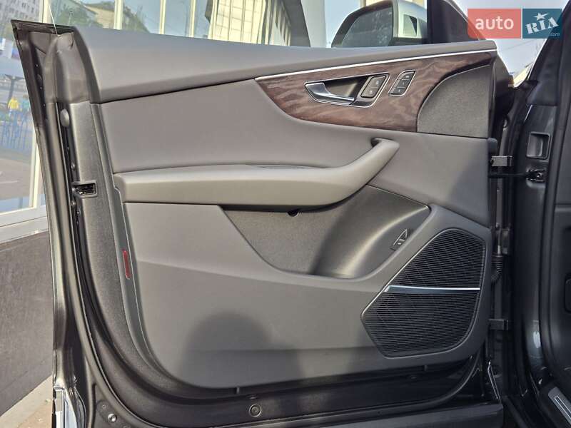 Внедорожник / Кроссовер Audi Q8 2020 в Киеве