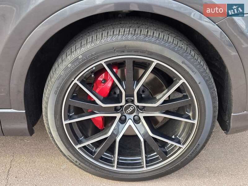 Внедорожник / Кроссовер Audi Q8 2020 в Киеве