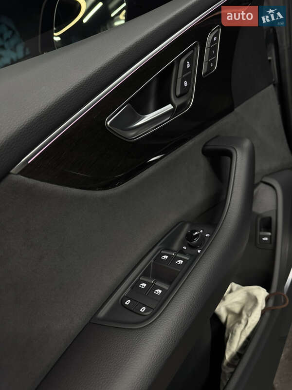 Позашляховик / Кросовер Audi Q8 2024 в Києві