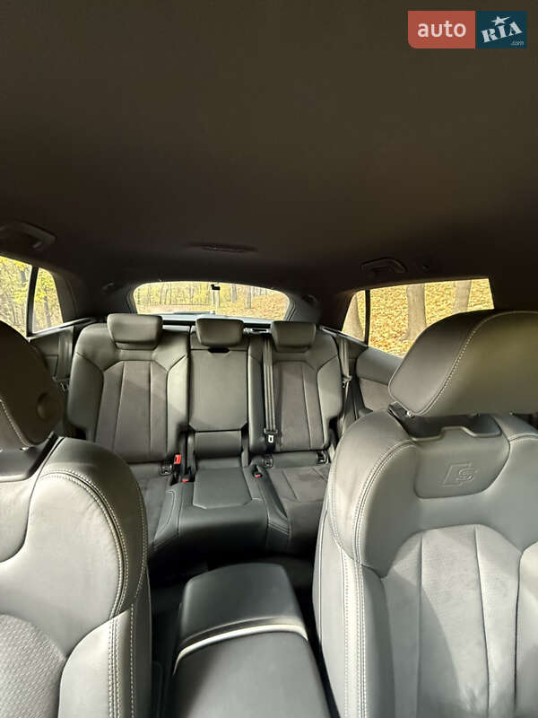 Позашляховик / Кросовер Audi Q8 2024 в Києві