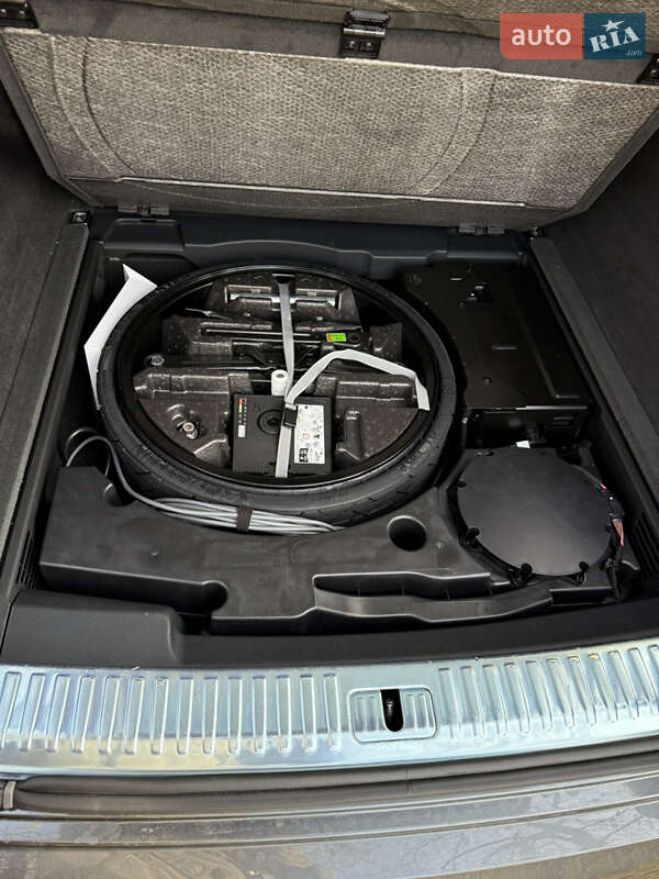 Позашляховик / Кросовер Audi Q8 2024 в Києві