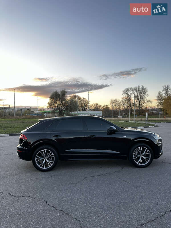 Внедорожник / Кроссовер Audi Q8 2022 в Киеве