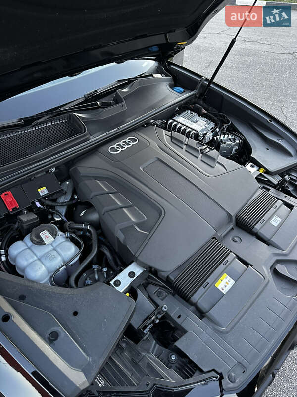 Внедорожник / Кроссовер Audi Q8 2022 в Киеве