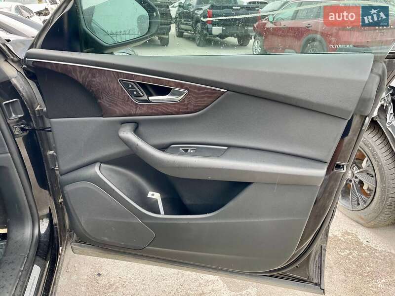 Внедорожник / Кроссовер Audi Q8 2018 в Киеве