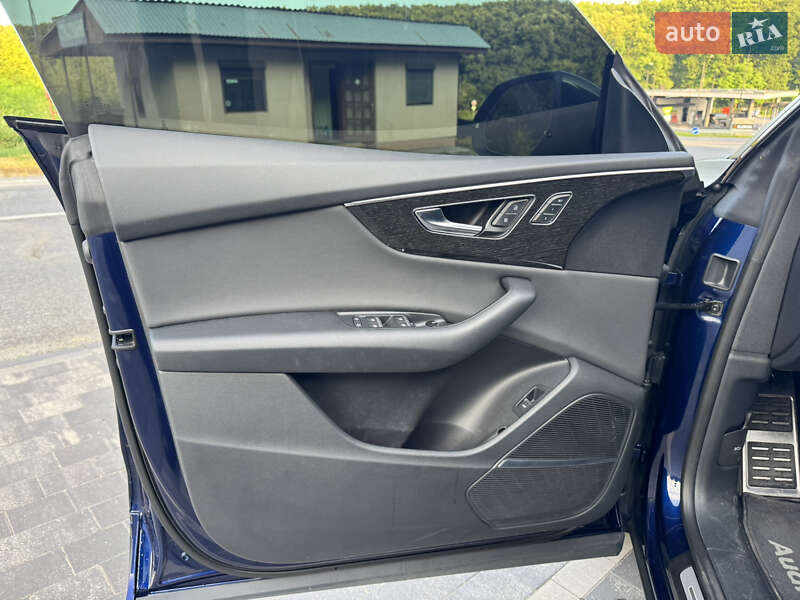 Внедорожник / Кроссовер Audi Q8 2019 в Ужгороде