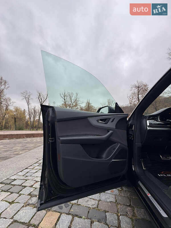 Позашляховик / Кросовер Audi Q8 2025 в Києві