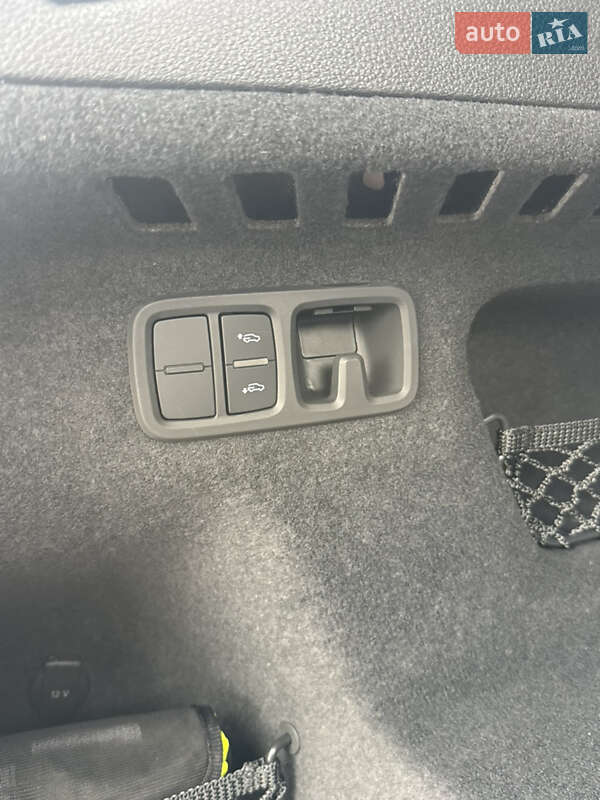 Позашляховик / Кросовер Audi Q8 2025 в Києві