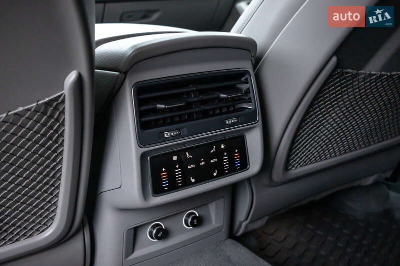 Внедорожник / Кроссовер Audi Q8 2019 в Киеве