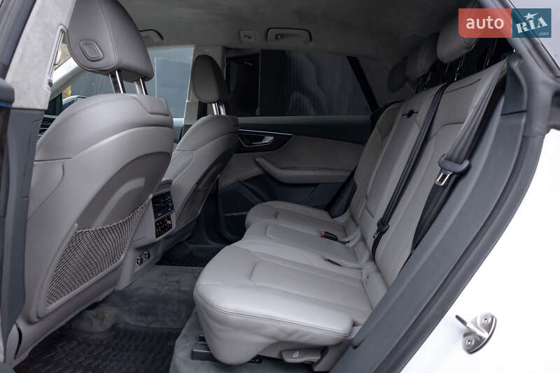 Внедорожник / Кроссовер Audi Q8 2019 в Киеве