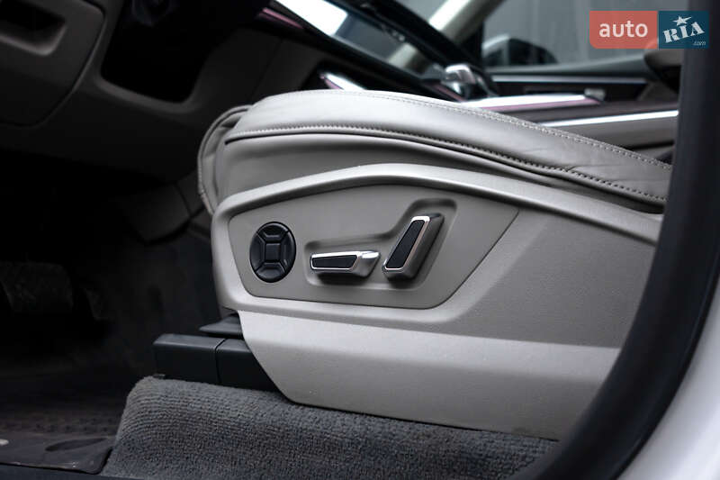 Внедорожник / Кроссовер Audi Q8 2019 в Киеве