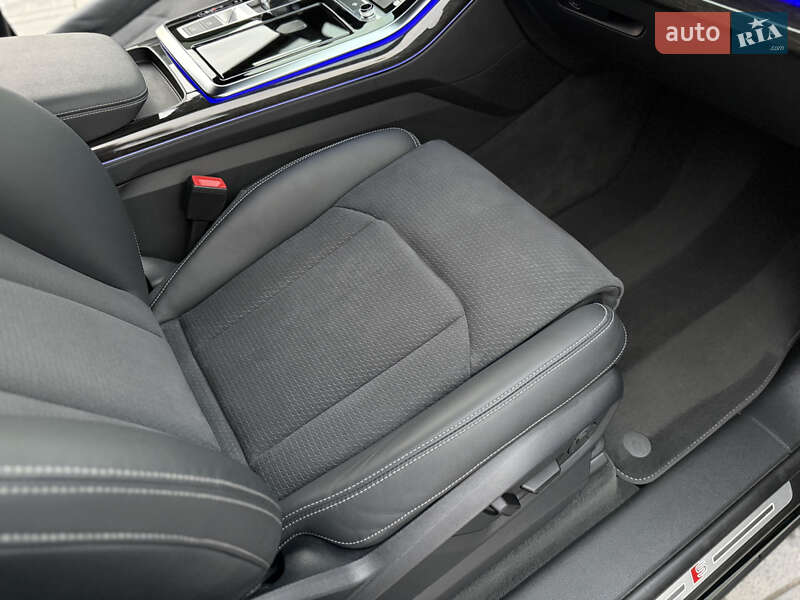 Позашляховик / Кросовер Audi Q8 2023 в Львові