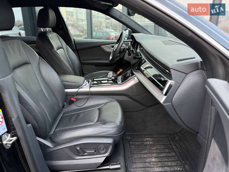 Внедорожник / Кроссовер Audi Q8 2021 в Киеве
