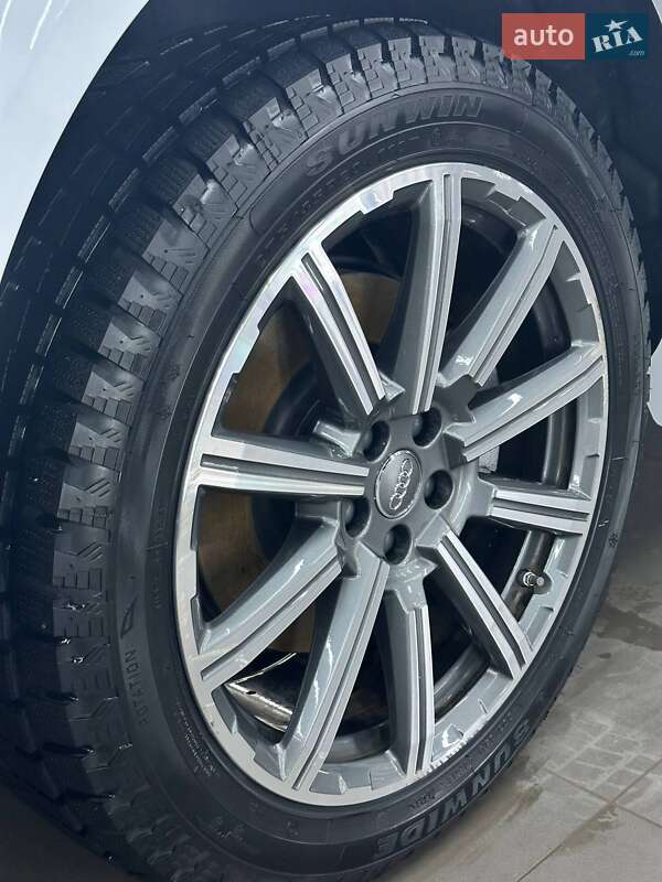 Внедорожник / Кроссовер Audi Q8 2024 в Ужгороде