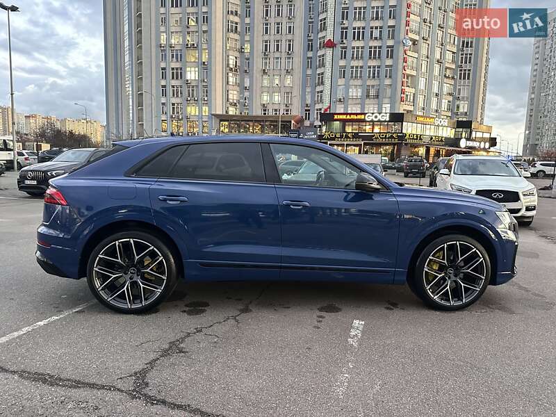 Позашляховик / Кросовер Audi Q8 2024 в Києві