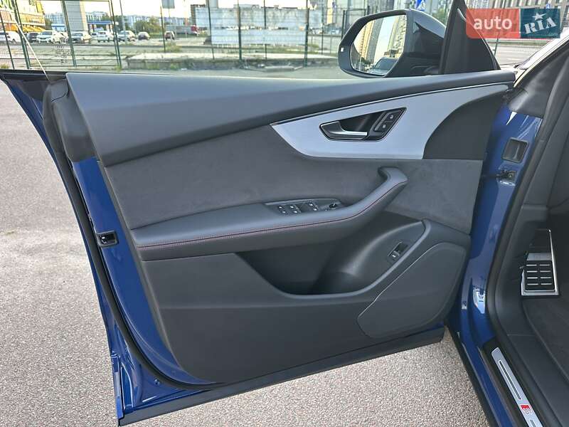 Позашляховик / Кросовер Audi Q8 2024 в Києві