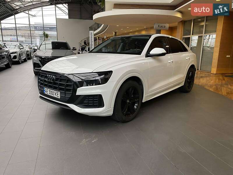 Позашляховик / Кросовер Audi Q8 2018 в Дніпрі