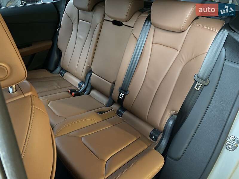 Позашляховик / Кросовер Audi Q8 2018 в Дніпрі