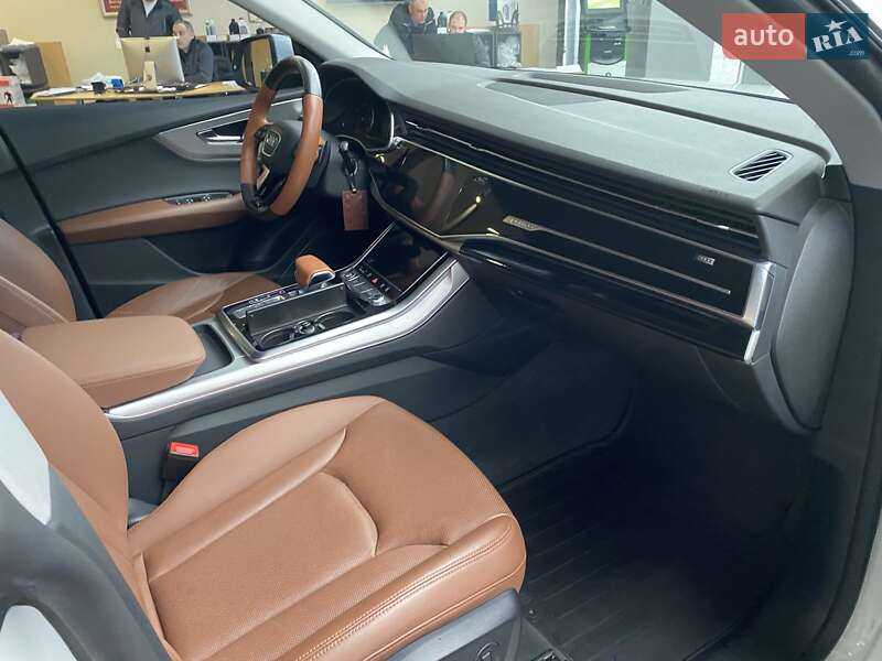 Позашляховик / Кросовер Audi Q8 2018 в Дніпрі