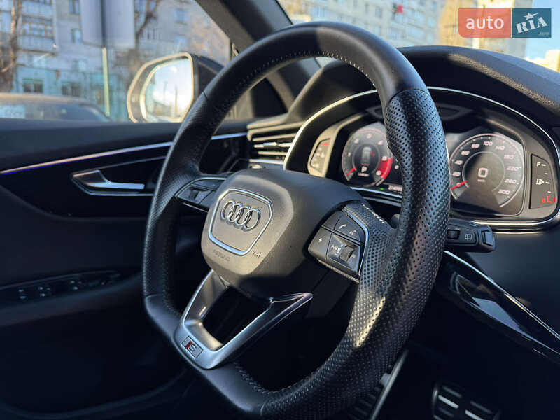 Внедорожник / Кроссовер Audi Q8 2019 в Бердичеве