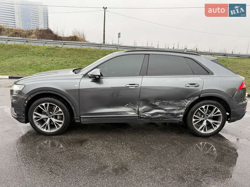 Позашляховик / Кросовер Audi Q8 2021 в Києві