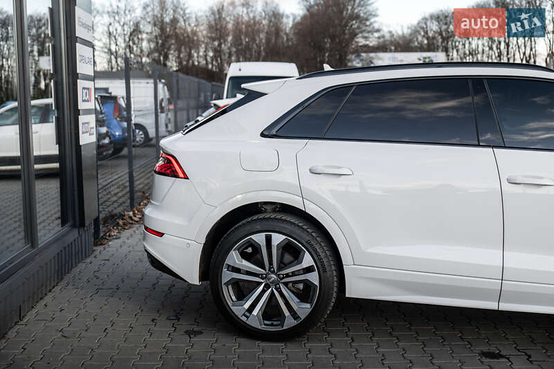 Позашляховик / Кросовер Audi Q8 2018 в Львові