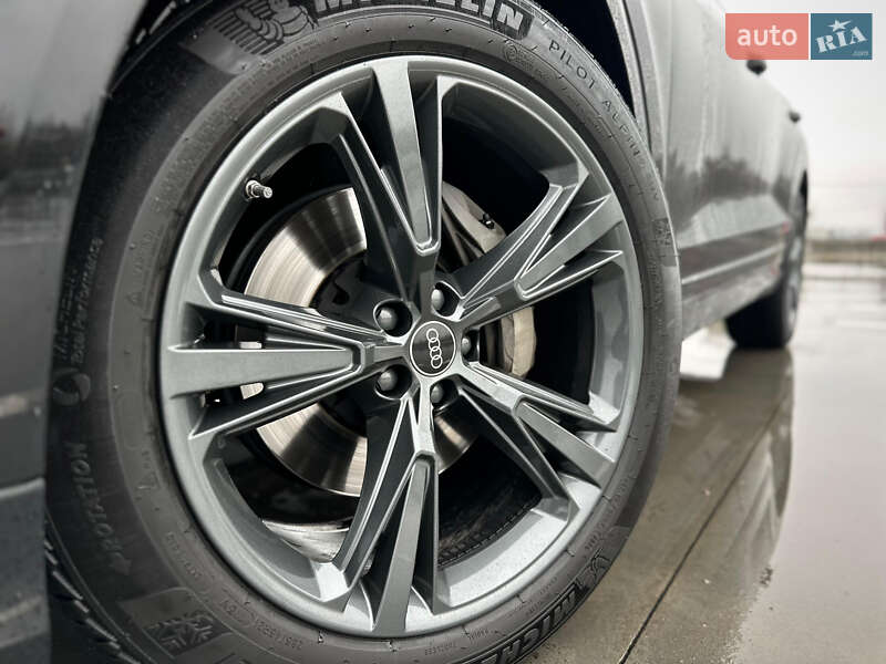Внедорожник / Кроссовер Audi Q8 2024 в Киеве