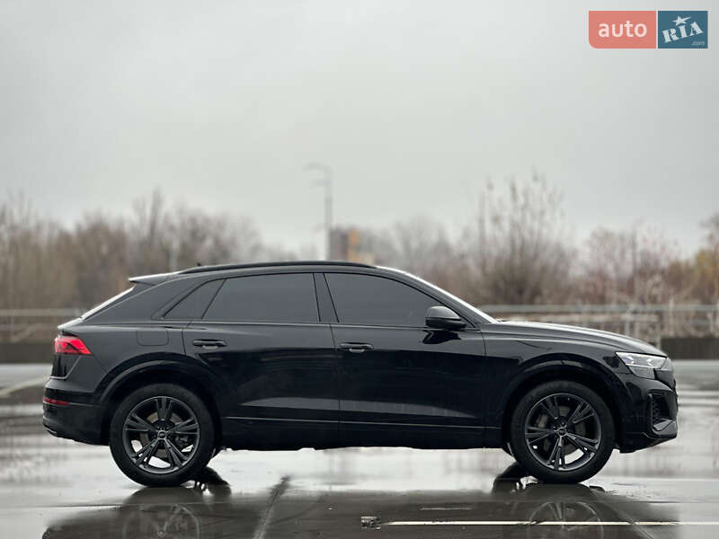 Внедорожник / Кроссовер Audi Q8 2024 в Киеве