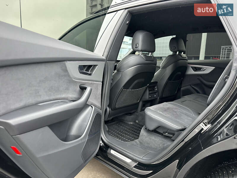 Внедорожник / Кроссовер Audi Q8 2024 в Киеве