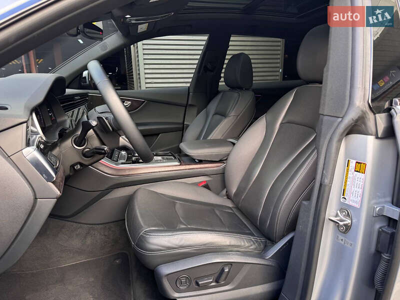 Внедорожник / Кроссовер Audi Q8 2019 в Киеве
