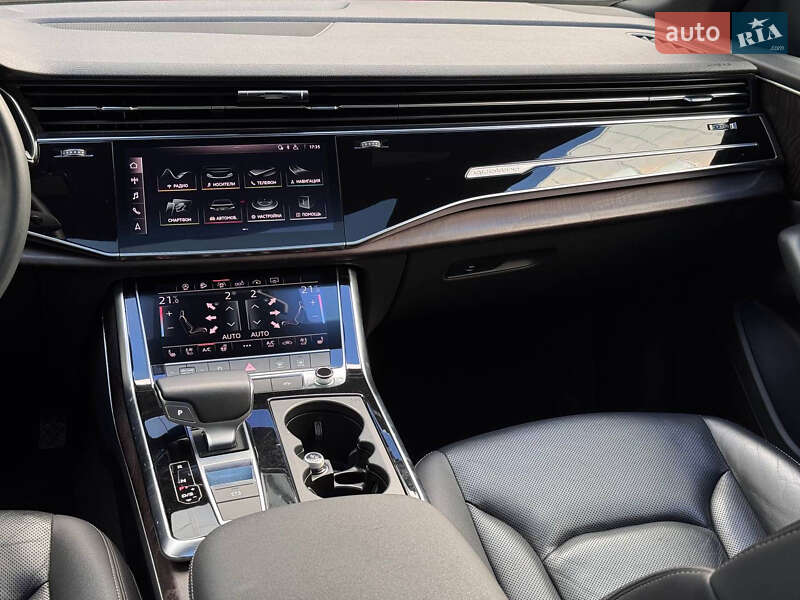 Внедорожник / Кроссовер Audi Q8 2019 в Киеве