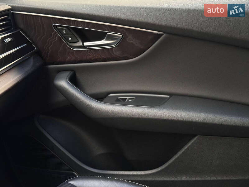 Внедорожник / Кроссовер Audi Q8 2019 в Киеве