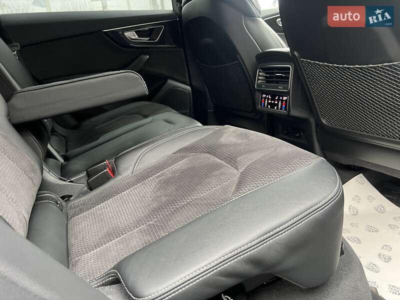 Внедорожник / Кроссовер Audi Q8 2019 в Киеве