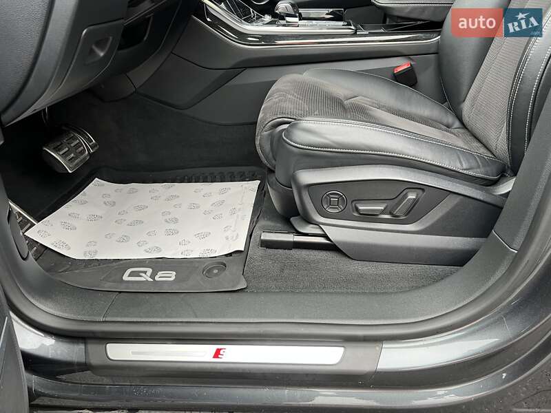 Внедорожник / Кроссовер Audi Q8 2019 в Киеве