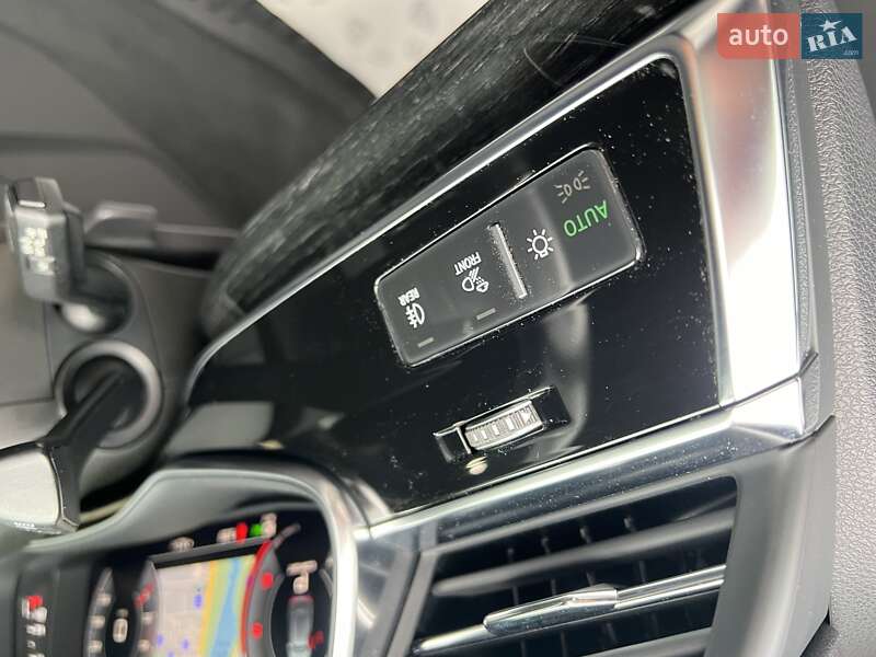 Внедорожник / Кроссовер Audi Q8 2019 в Киеве