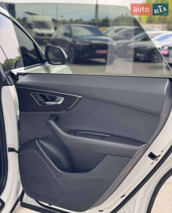 Внедорожник / Кроссовер Audi Q8 2018 в Авангарде