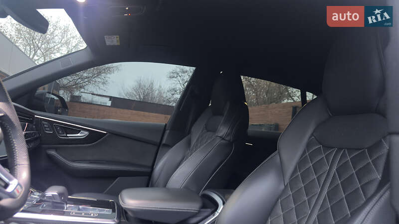 Внедорожник / Кроссовер Audi Q8 2018 в Киеве