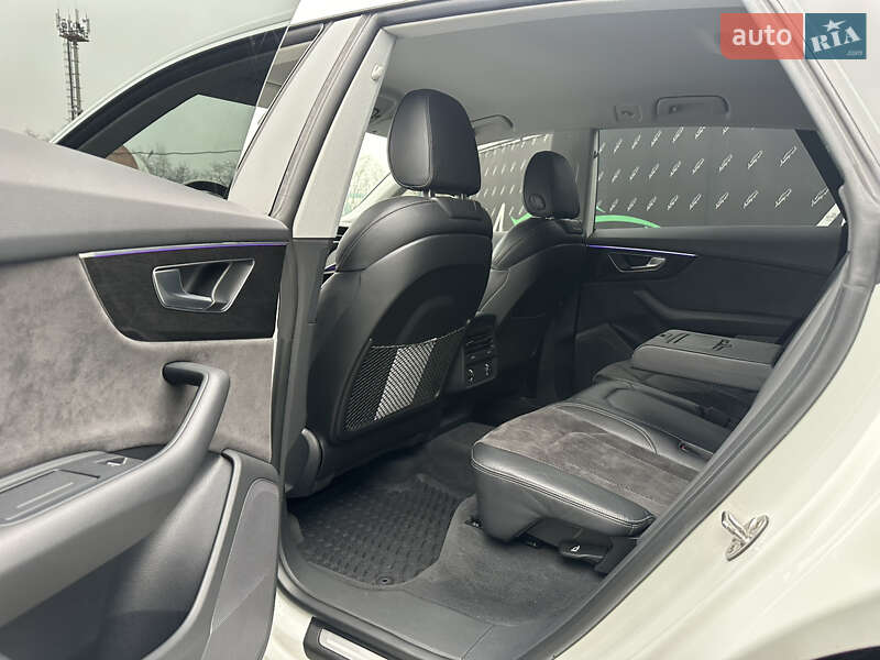 Внедорожник / Кроссовер Audi Q8 2019 в Киеве